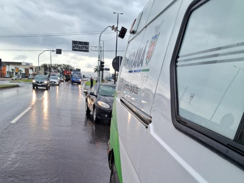 Colisão entre veículo e ônibus deixa duas mulheres feridas na tarde desta terça-feira (31)