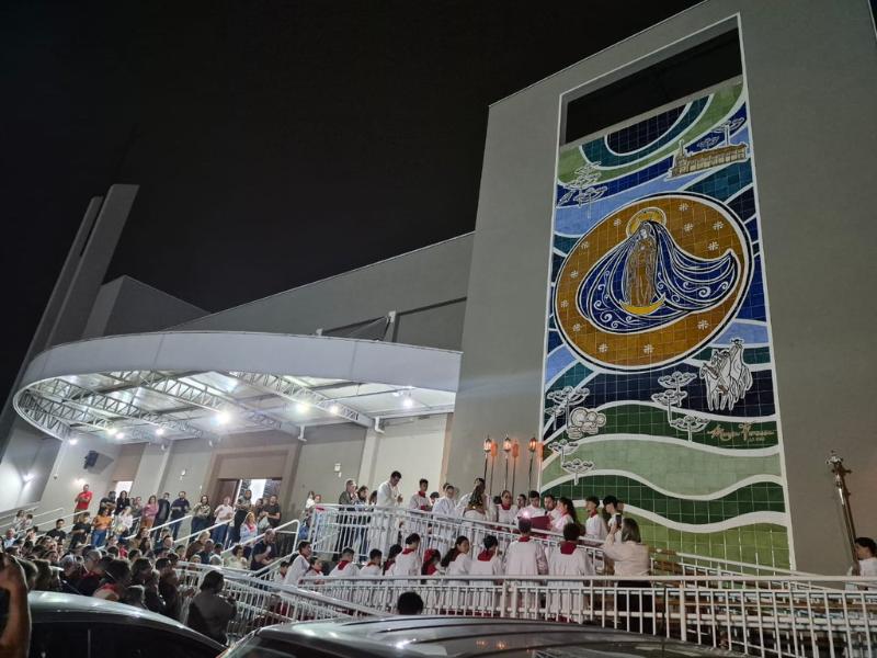 Novo painel da Paróquia Nossa Senhora Aparecida é abençoado durante novena em Campo Largo