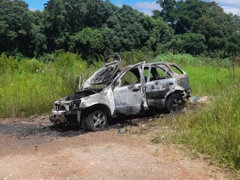 Veículo é destruído por incêndio no bairro Águas Claras