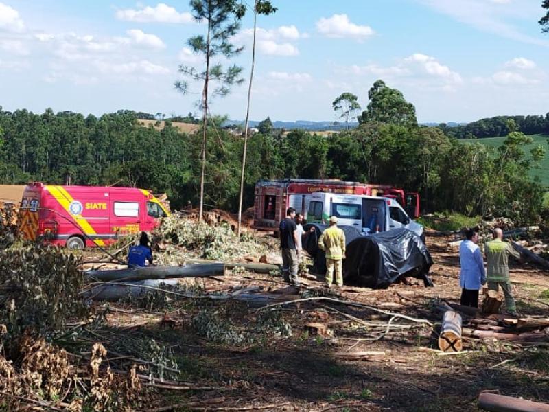 Idoso morre após trator tombar em propriedade rural de Balsa Nova