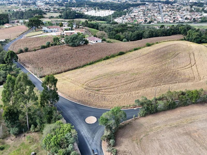 Rua César Scarpin recebe asfalto, drenagem e rotatória