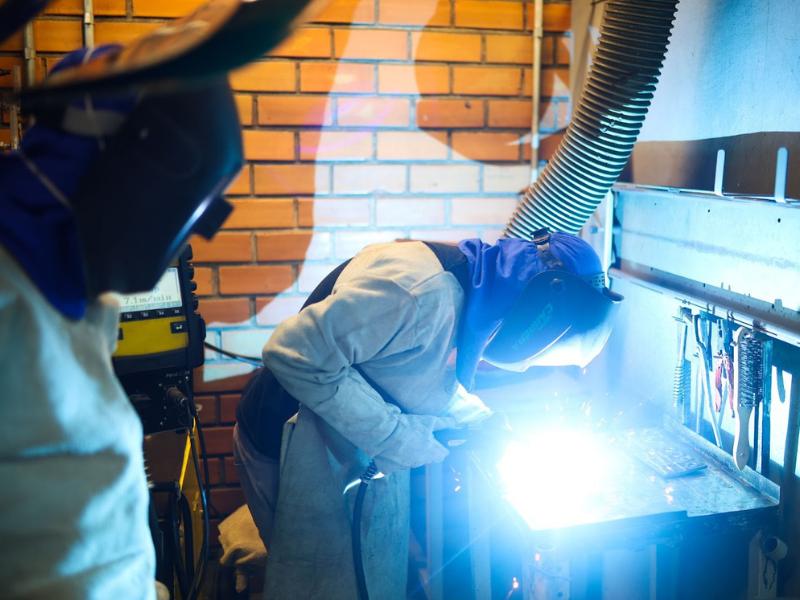 Caterpillar traz o Projeto “Oficina dos Sonhos” a Campo Largo, um curso gratuito de Design com Metal