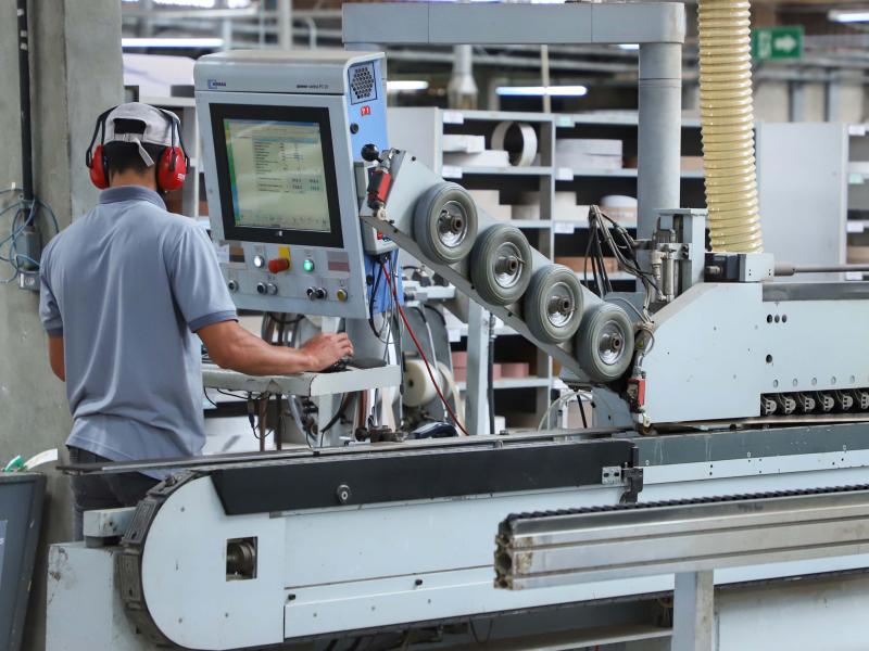 Ritmo acelerado: Paraná abre semana com oferta de 26,5 mil vagas de emprego