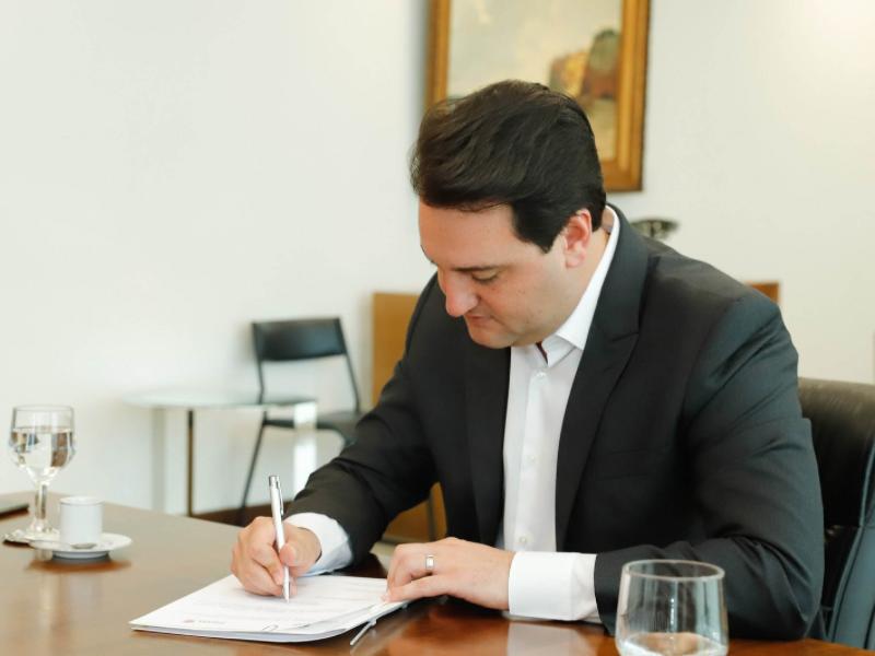 Disposição de votar em Ratinho Junior chega a 43%, melhor marca entre os candidatos moderados