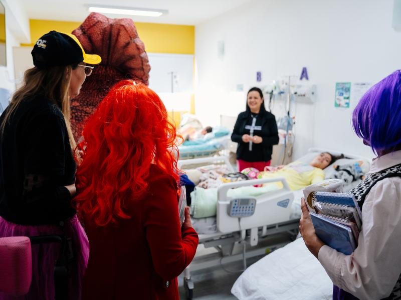 Medicando Alegria promove manhã especial de Dia das Crianças aos pacientes do Hospital Infantil Waldemar Monastier