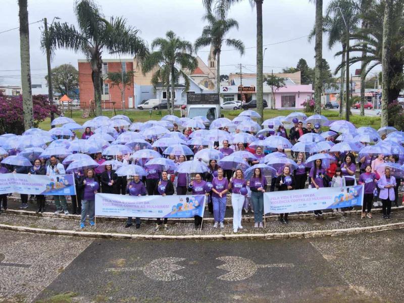 Caminhada do Agosto Lilás reuniu mais de 200 pessoas para conscientização sobre violência contra a mulher