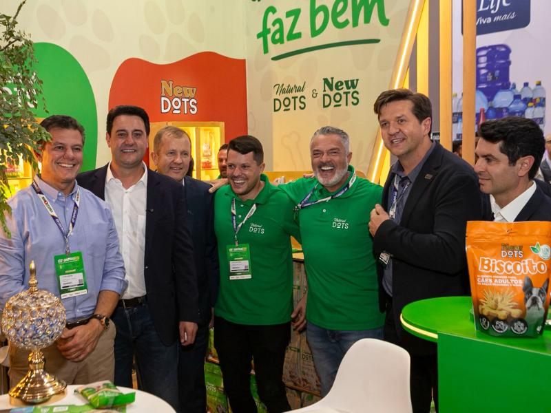 Marca de Campo Largo ganha destaque na ExpoApras com reconhecimento de autoridades estaduais