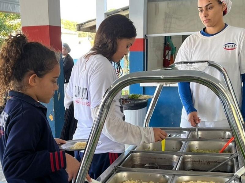 Escolas de tempo integral de Campo Largo ganham buffets térmicos que estimulam autonomia e alimentação saudável