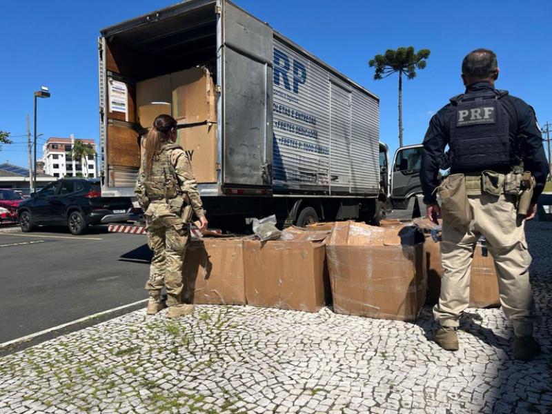 PRF e FICCO/PR apreendem quase 300 kg de skunk em Campo Largo