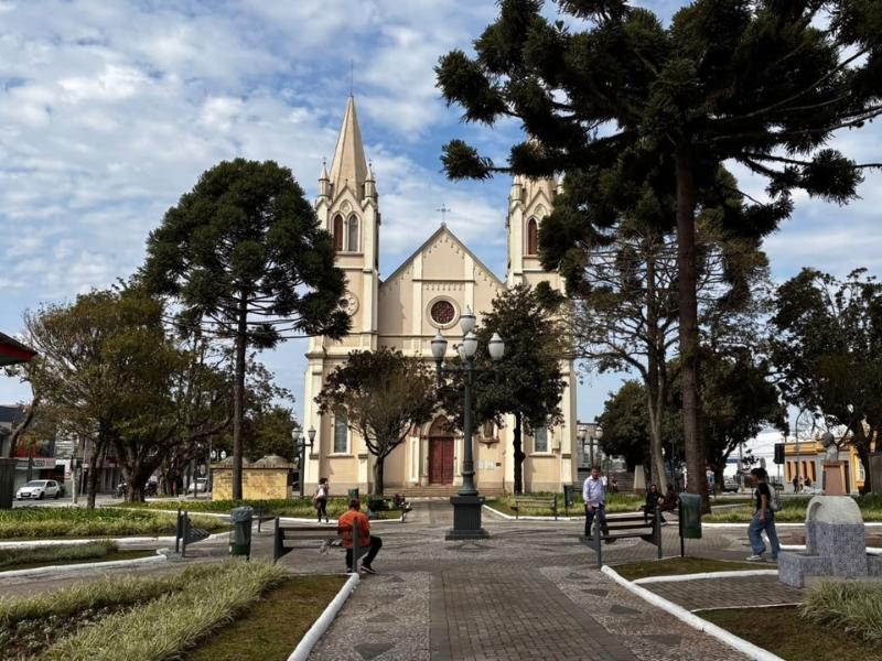 Eleitorado de Campo Largo concentra votos em candidatos da cidade e dá preferência à Flávio e Moro