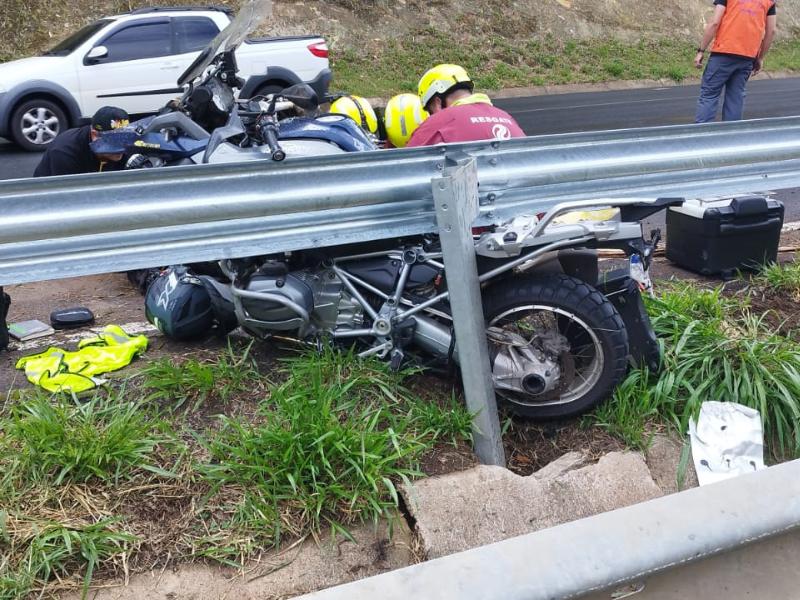 Casal campo-larguense é socorrido em estado grave após queda de motocicleta na BR-376 em Tibagi