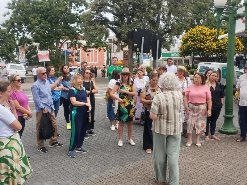 Tour guiado convida a conhecer o Centro Histórico de Campo Largo