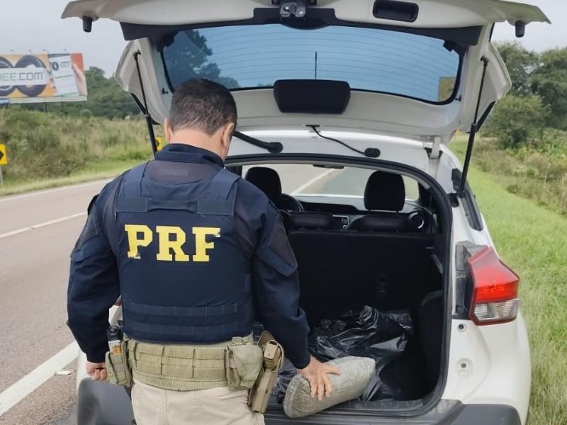 PRF apreende mais de 120 quilos de drogas na BR-277, em Balsa Nova