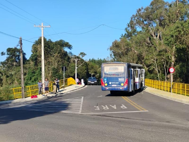 Motociclista fica ferido após colisão com ônibus em Campo Largo