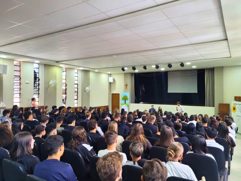 Colégios estaduais de Campo Largo recebem palestras educativas em alusão ao Dia da Mulher