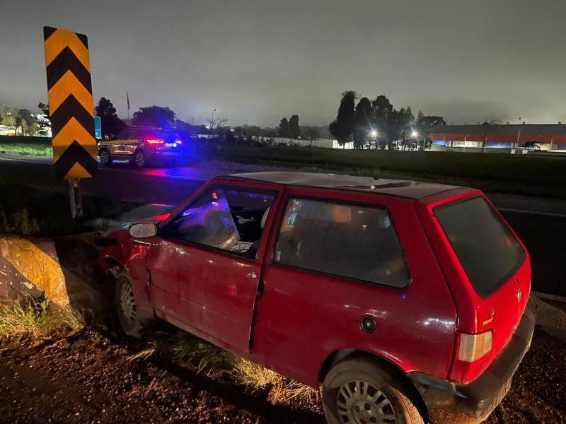 Campo-larguense de 74 anos morre após colidir carro contra mureta no Contorno Sul