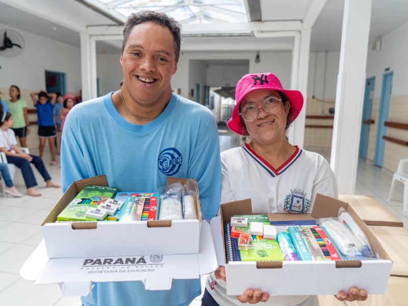 Secretário Roni Miranda entrega kits escolares inéditos para a Erce e reforça compromisso com a Educação Especial